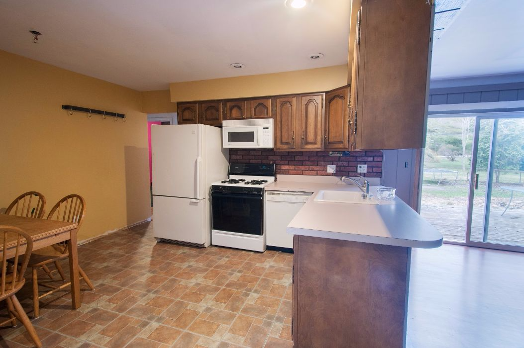 39647 John Dr, Canton Twp, MI 48187